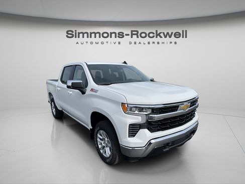New 2026 Chevrolet Silverado 1500 LT w/ Z71 Off-Road Package AWD/4WD image 3