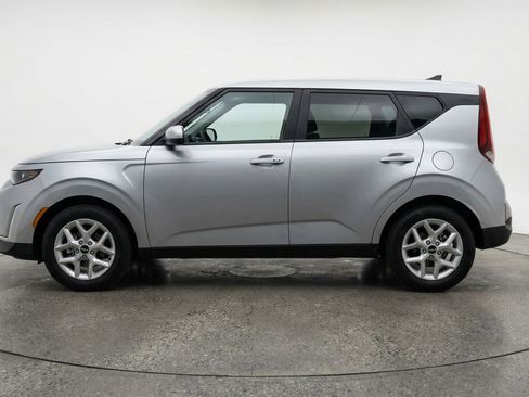 Used 2025 Kia Soul LX w/ LX Technology Package image 5