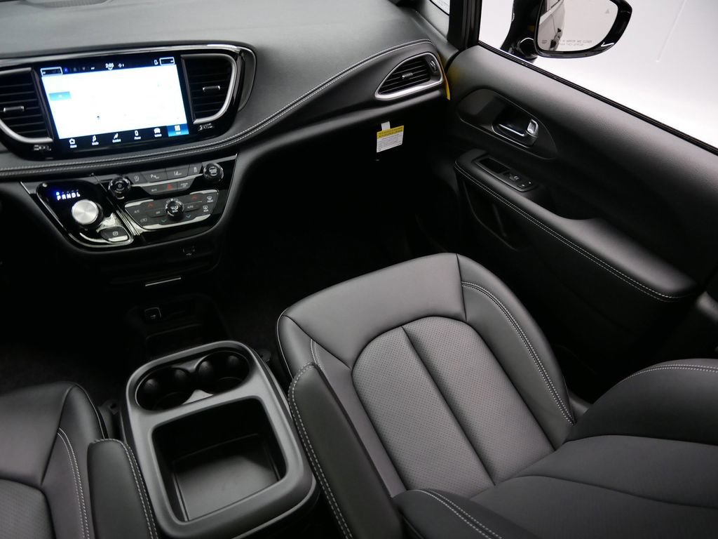 New 2026 Chrysler Pacifica Select AWD/4WD image 28