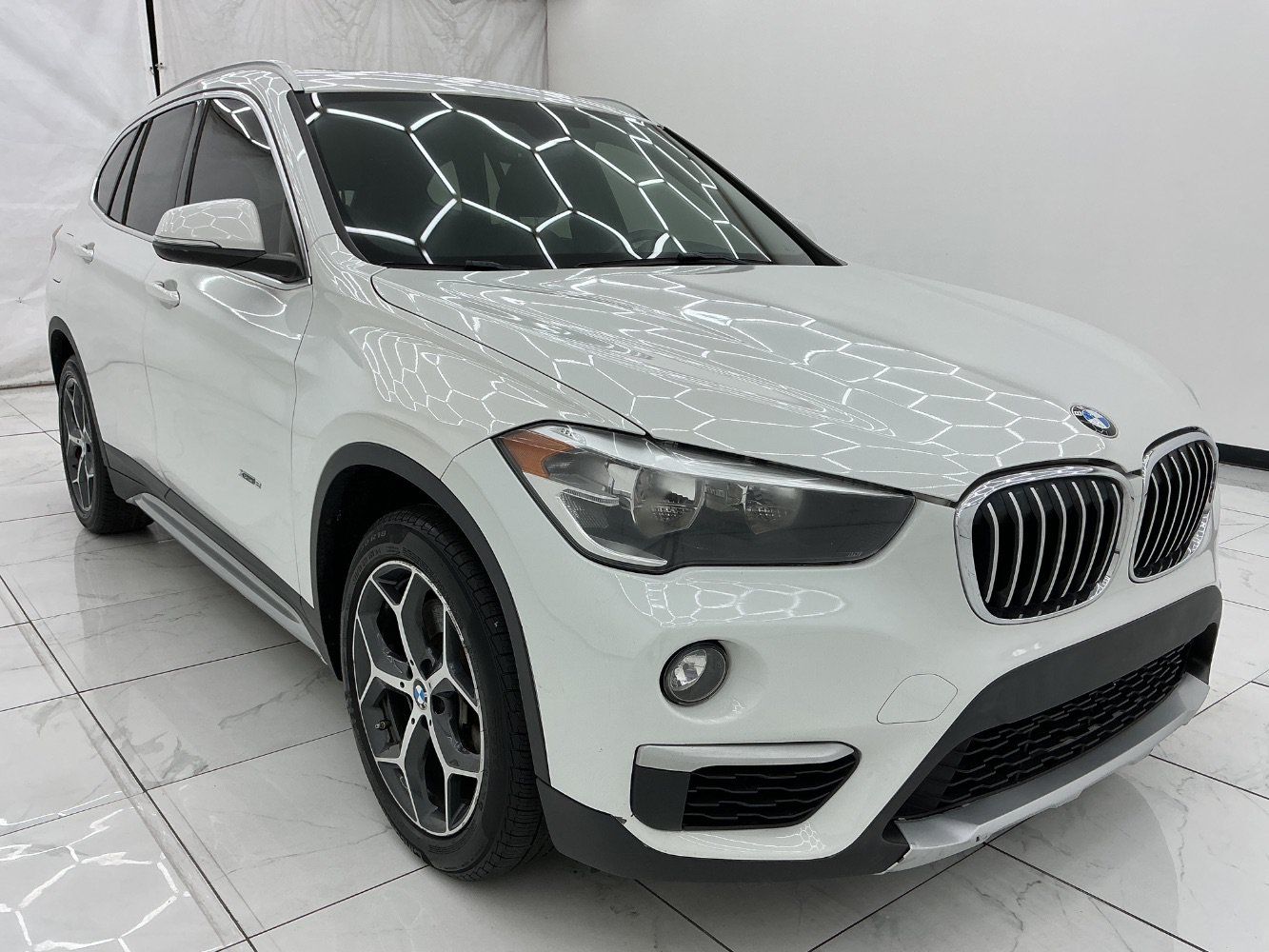 Used 2018 BMW X1 xDrive28i AWD/4WD image 3