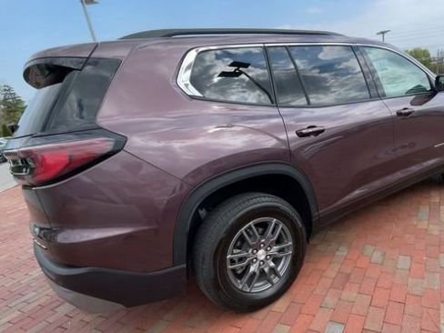 Used 2025 GMC Acadia Elevation image 9