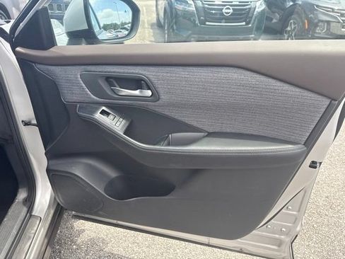 Used 2023 Nissan Rogue SV FWD image 14