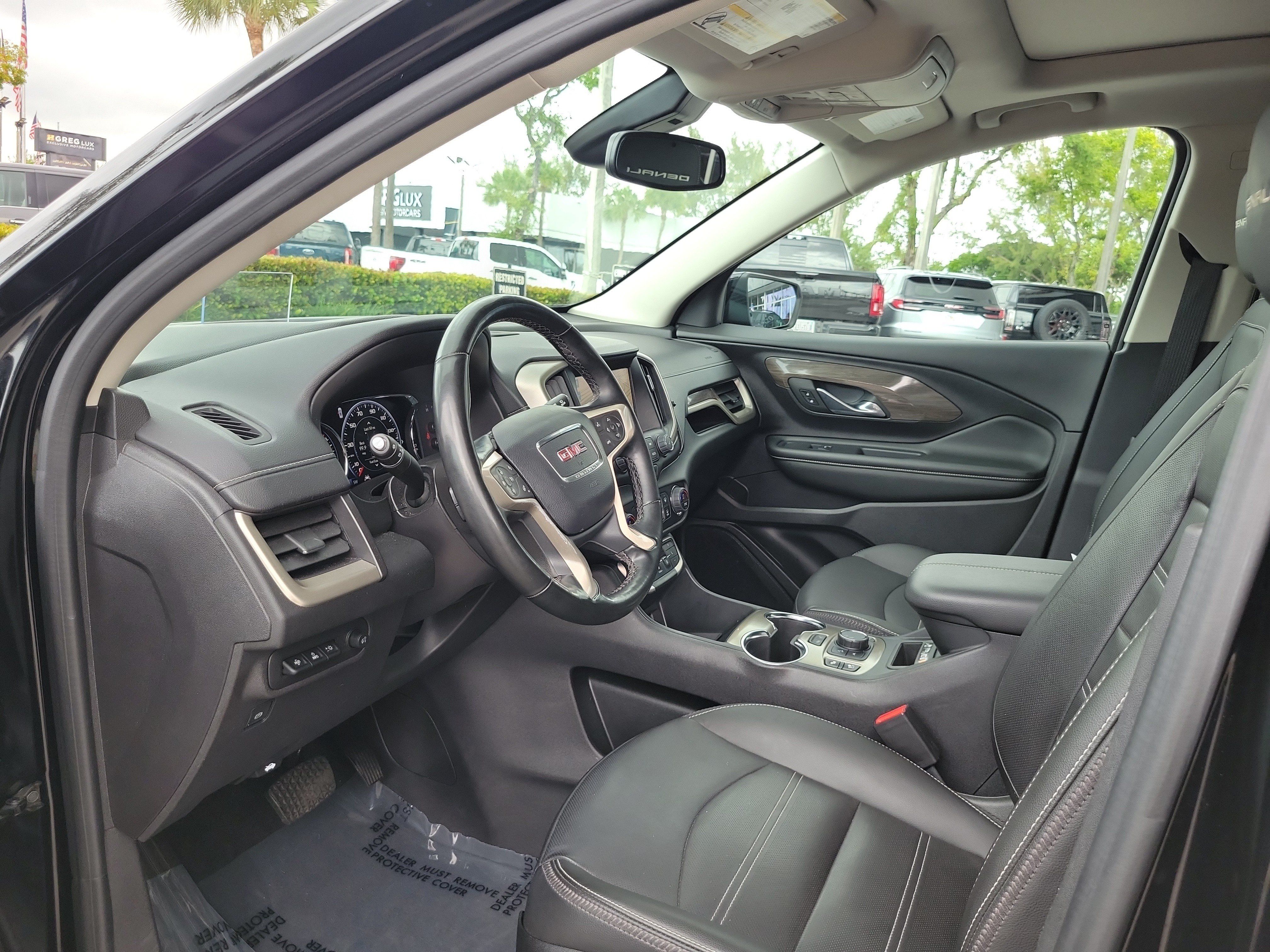 Used 2024 GMC Terrain Denali w/ Denali Premium Package AWD/4WD image 9