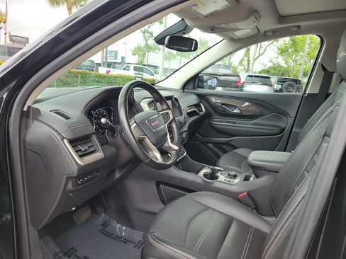 Used 2024 GMC Terrain Denali w/ Denali Premium Package AWD/4WD image 9