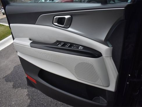 Certified 2023 Kia Carnival LX image 30