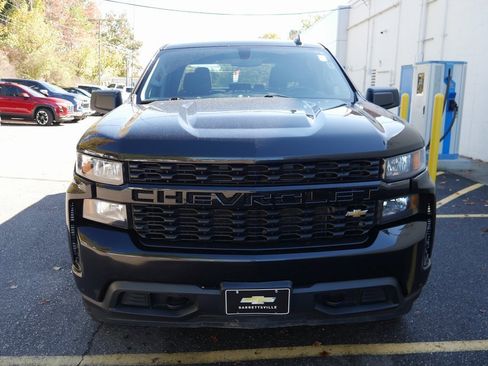 Used 2020 Chevrolet Silverado 1500 Custom w/ Custom Value Package image 3