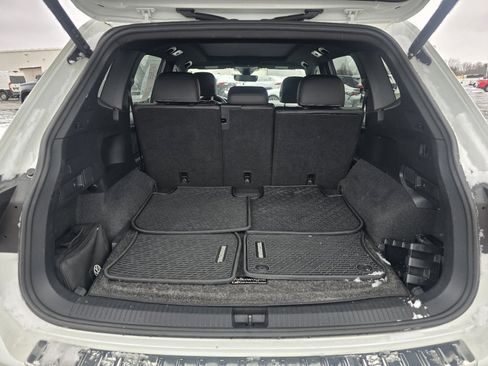 Used 2022 Volkswagen Tiguan SEL R-Line image 9