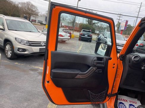 Used 2013 Jeep Wrangler Unlimited Sahara image 9