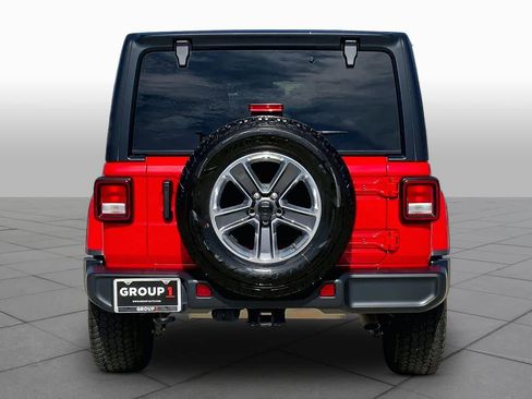 Used 2022 Jeep Wrangler Unlimited Sahara w/ Cold Weather Group AWD/4WD image 5