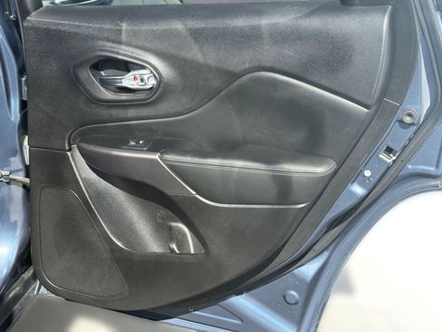 Used 2021 Jeep Cherokee Latitude Lux w/ Sun & Sound Group image 23