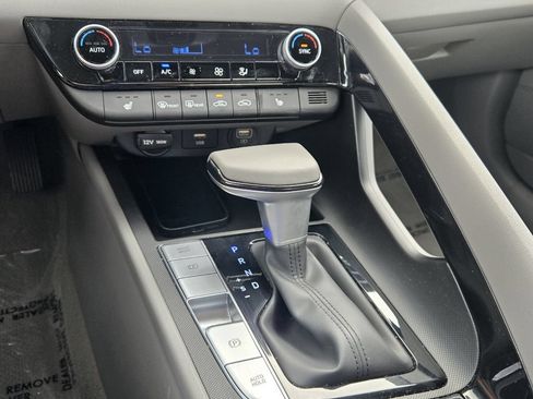 Used 2023 Hyundai Elantra SEL w/ Convenience Package FWD image 17