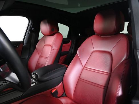 Certified 2023 Porsche Cayenne Coupe AWD/4WD image 5