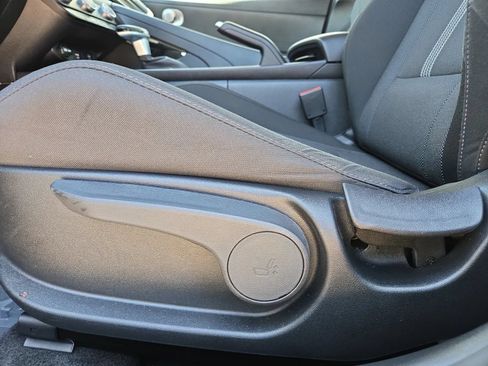 Used 2024 Hyundai Elantra SE FWD image 17
