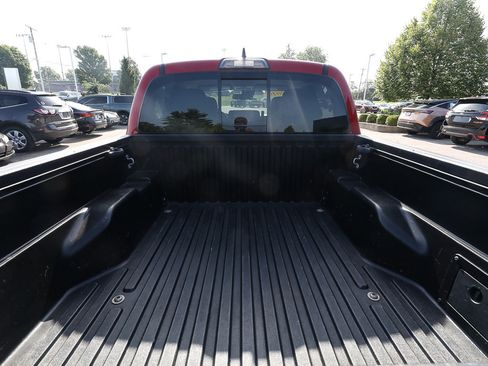Used 2019 Toyota Tacoma SR5 AWD/4WD image 7