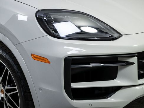 New 2026 Porsche Cayenne AWD/4WD image 39