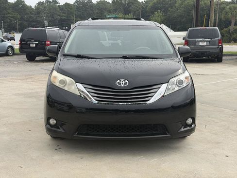 Used 2011 Toyota Sienna XLE w/ Premium Pkg FWD image 3