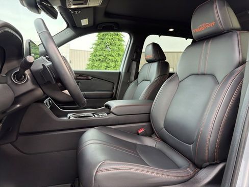 Used 2025 Honda Pilot TrailSport image 16