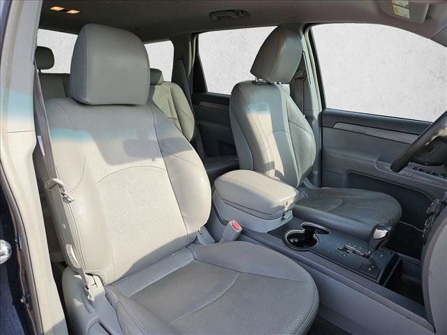 Used 2009 Kia Borrego LX w/ Convenience Pkg RWD image 18