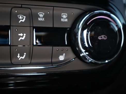 New 2026 Chevrolet Trax RS w/ Sunroof Package FWD image 5