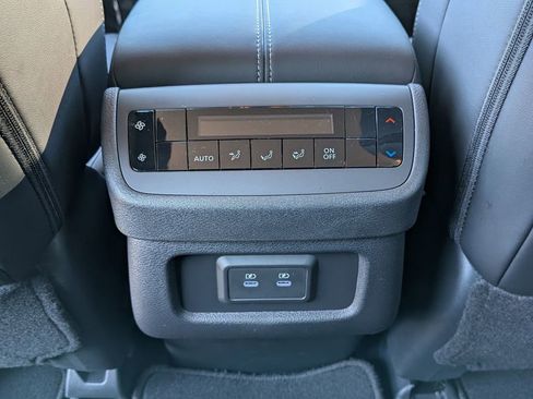 New 2026 Nissan Pathfinder SL image 29