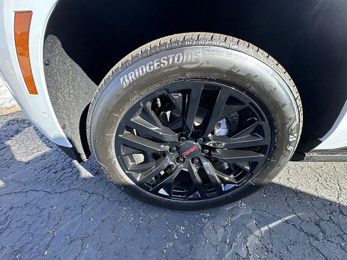 New 2026 GMC Yukon Denali w/ Sun & Power Step Package image 5