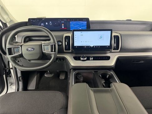 Used 2025 Ford Expedition Active RWD image 12
