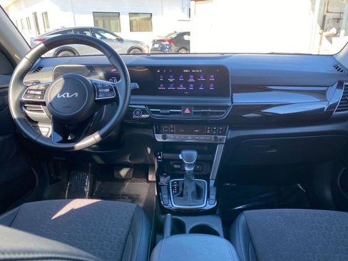 Used 2025 Kia Seltos S image 33
