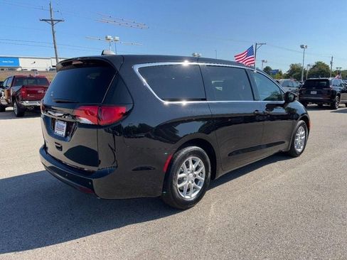 New 2026 Chrysler Voyager LX image 3