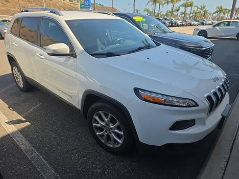 Used 2016 Jeep Cherokee Latitude FWD image 3