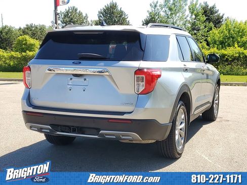 Used 2023 Ford Explorer XLT w/ Equipment Group 202A AWD/4WD image 4