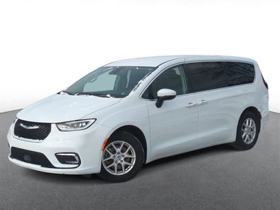 Used 2023 Chrysler Pacifica Touring-L
