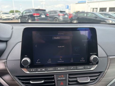 Used 2024 Nissan Altima 2.5 SV image 16