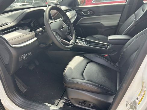 Used 2025 Jeep Compass Limited AWD/4WD image 4
