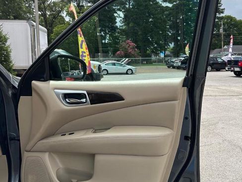Used 2015 Nissan Pathfinder Platinum w/ Family Entertainment Package image 11