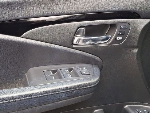 Used 2017 Honda Pilot Elite image 10