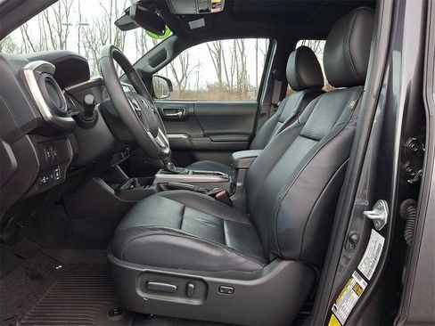 Used 2023 Toyota Tacoma Limited image 12