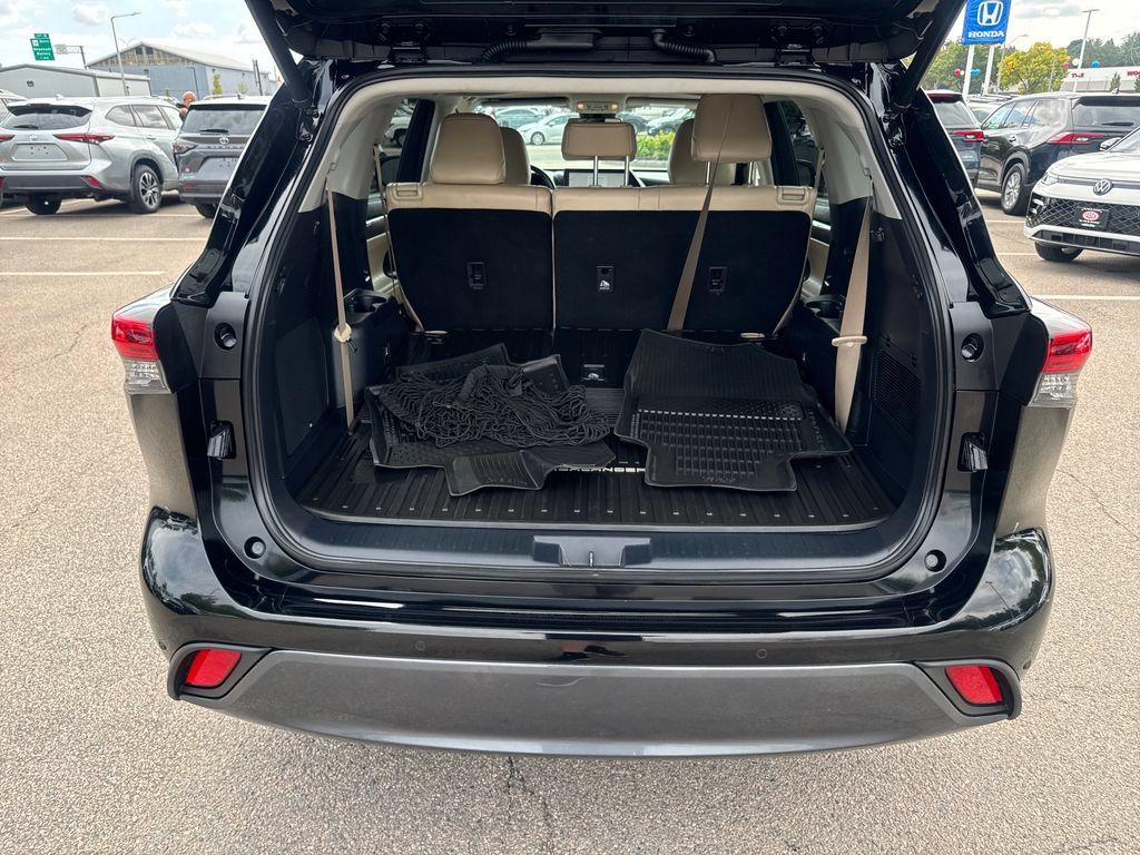 Used 2023 Toyota Highlander Limited AWD/4WD image 7