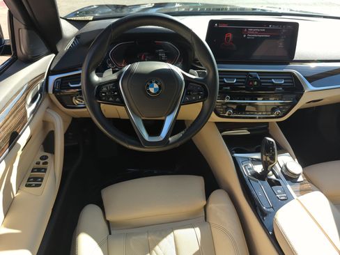 Used 2023 BMW 530i w/ Premium Package image 29