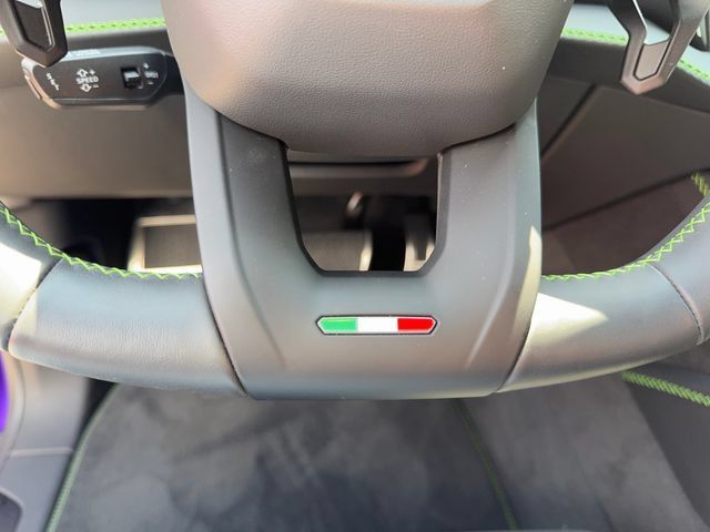 Used 2025 Lamborghini Urus SE AWD/4WD image 18