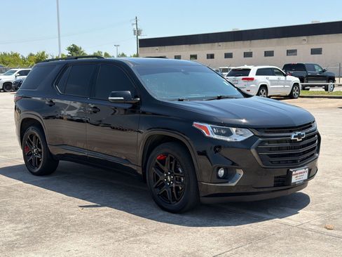 Certified 2020 Chevrolet Traverse Premier w/ Redline Edition FWD image 7