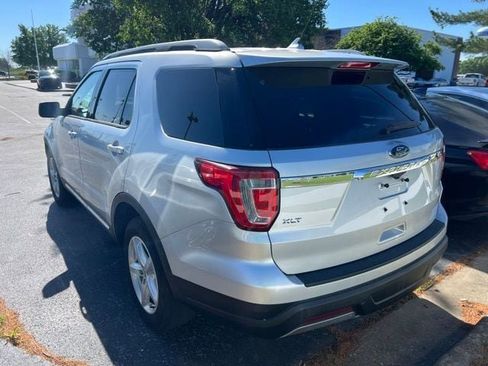 Used 2019 Ford Explorer XLT w/ Equipment Group 201A FWD image 6