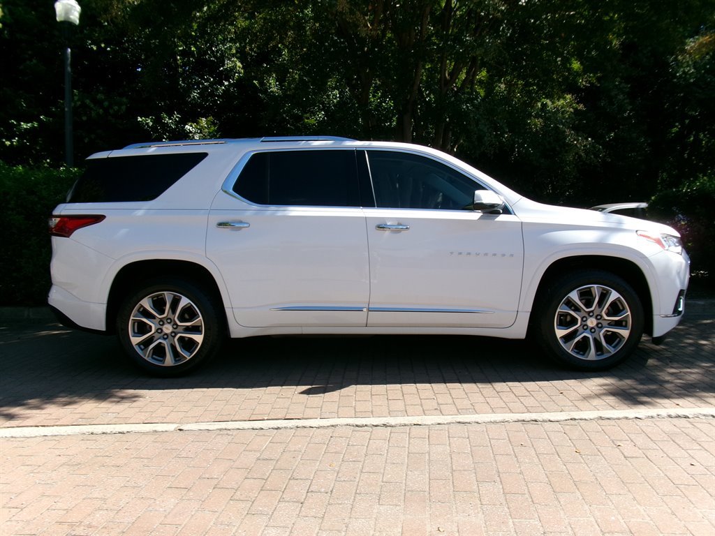 Used 2020 Chevrolet Traverse Premier FWD image 4