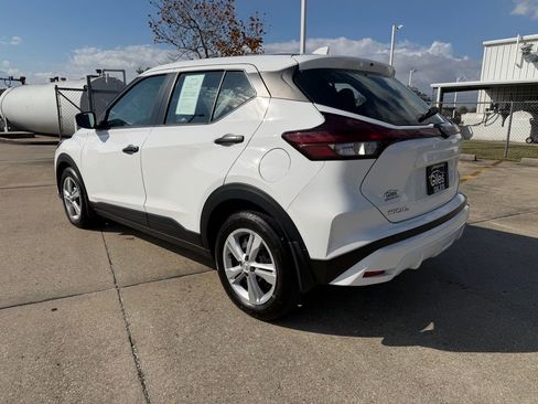 Used 2025 Nissan Kicks Play S image 3