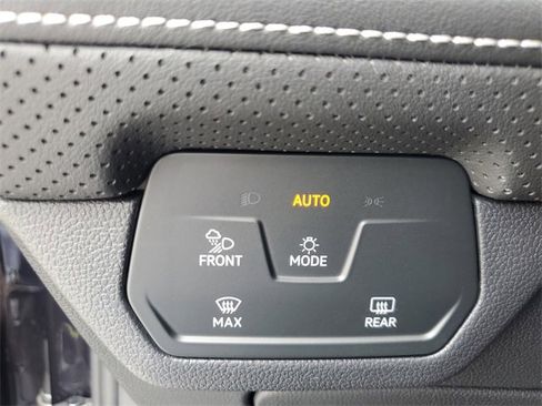 New 2026 Volkswagen Atlas Cross Sport SE image 33