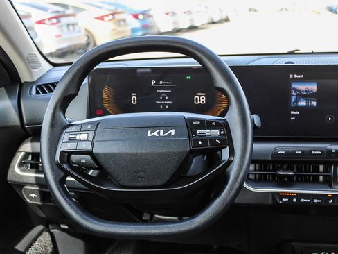 Used 2025 Kia K4 FWD image 15