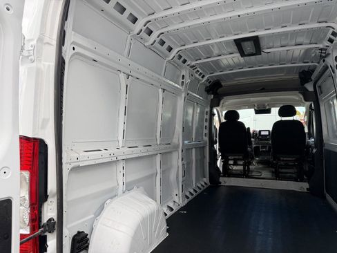 Used 2025 RAM ProMaster 2500 w/ Convenience Group FWD image 18