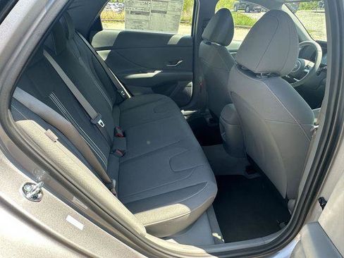New 2025 Hyundai Elantra SEL image 15