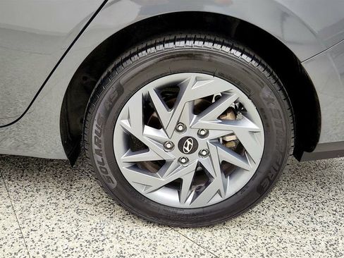Used 2024 Hyundai Elantra SEL FWD image 9