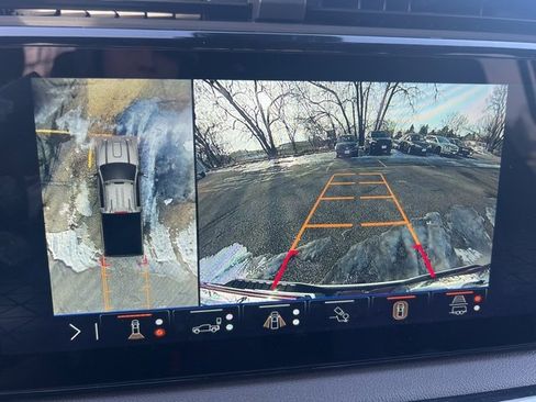 Used 2025 GMC Sierra 2500 AT4 w/ AT4 Premium Plus Package image 12