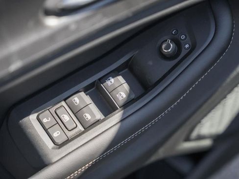 New 2025 Jeep Grand Cherokee L Altitude image 38